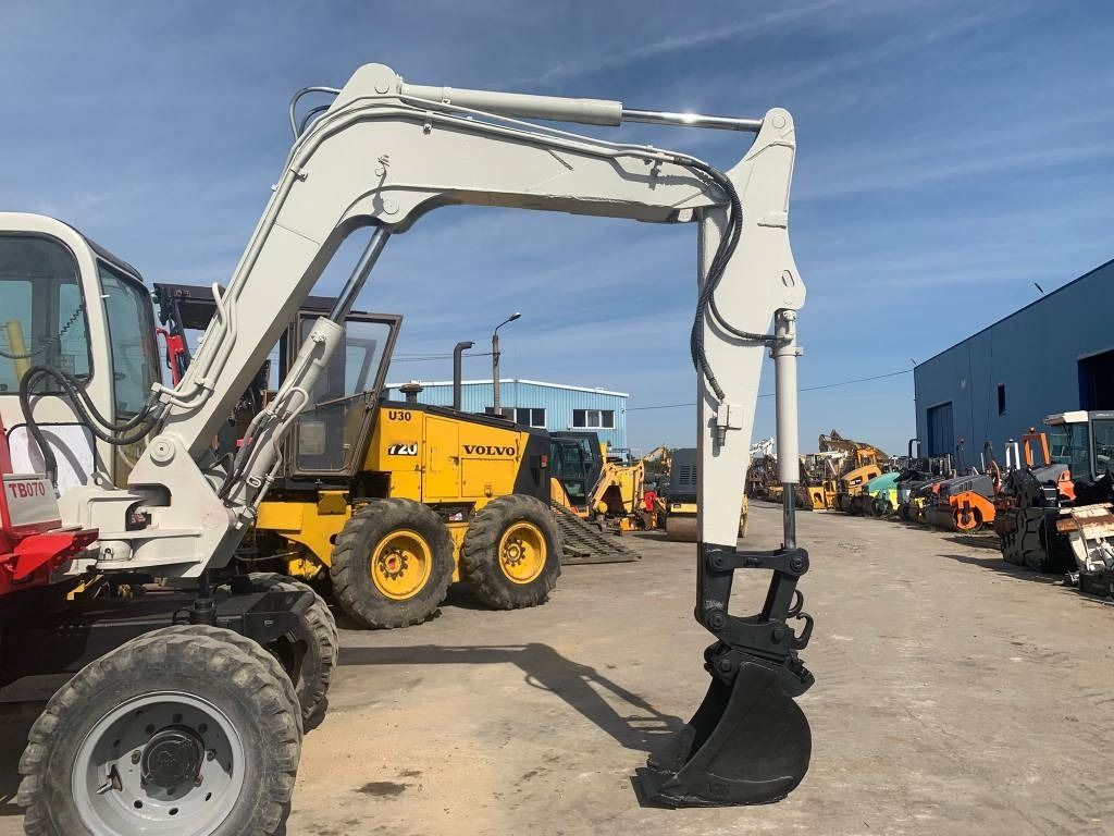 1997 Takeuchi TB070W wheel excavator side view