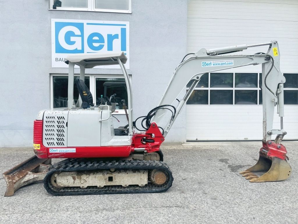 2005 Takeuchi TB135 mini excavator, side view 2005 Takeuchi TB135 mini excavator, side view