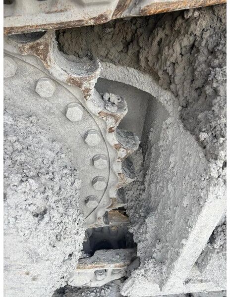 2014 Hitachi ZX670 crawler excavator track drive sprocket detail