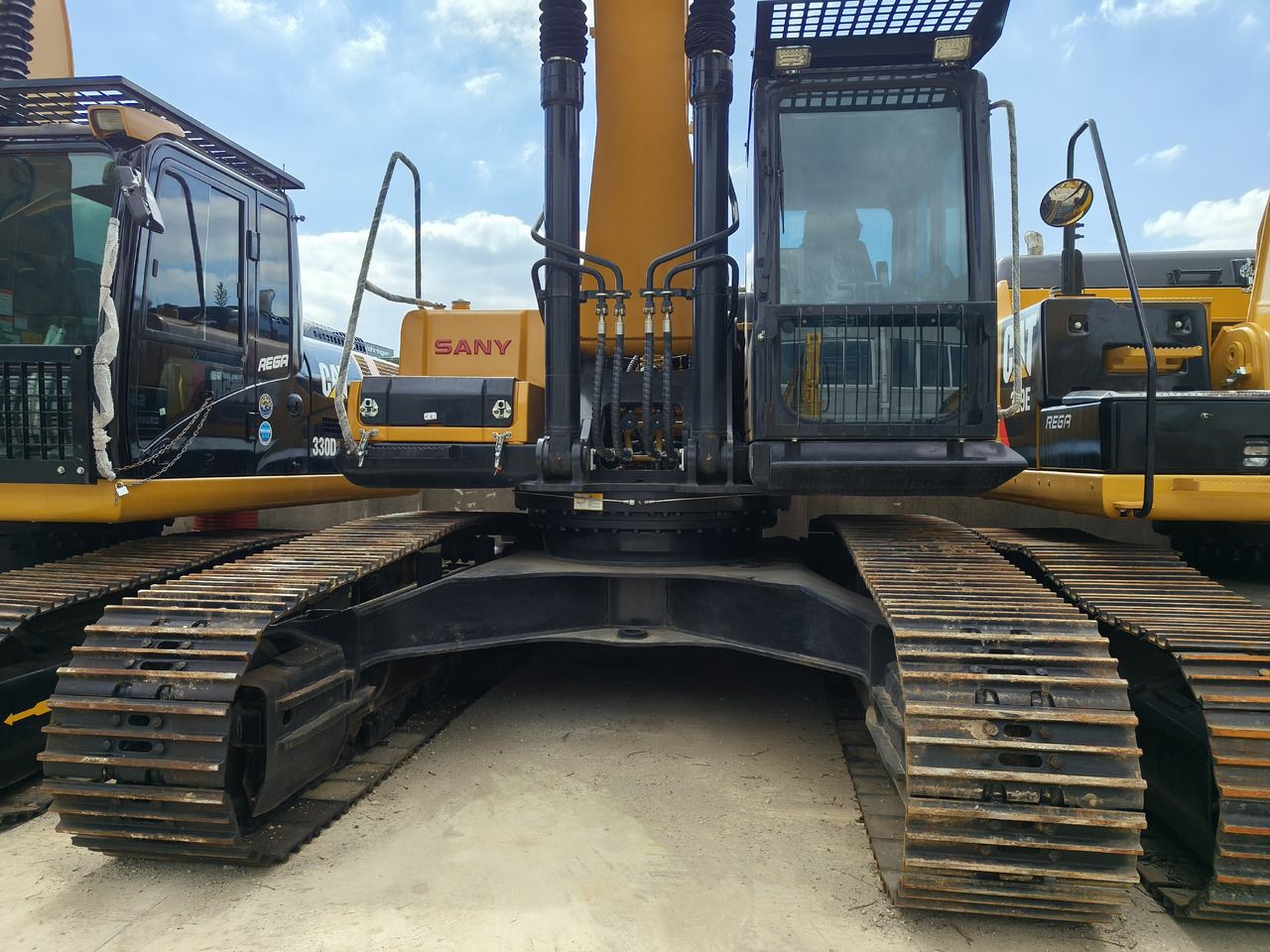 Sany SY365H crawler excavator, front view