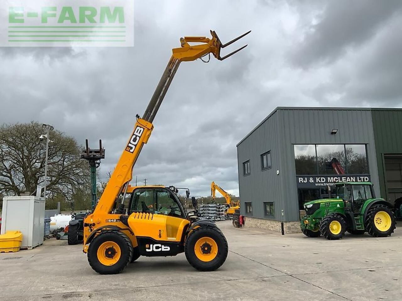 2022 JCB 542-70 Agri Xtra telehandler side view