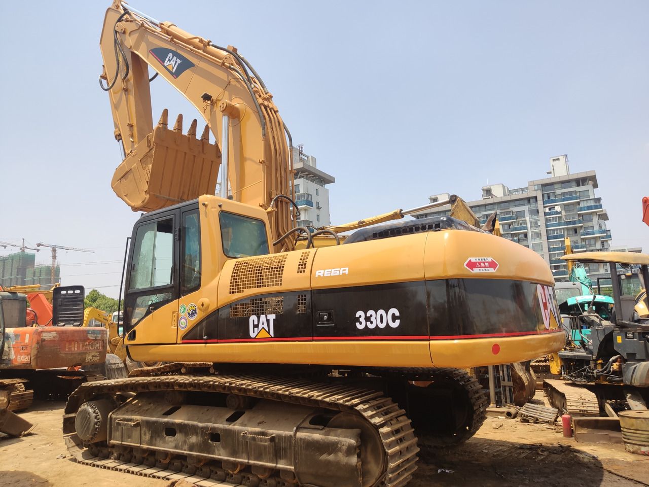 Caterpillar 330C crawler excavator, rear three-quarter view Caterpillar 330C crawler excavator, rear three-quarter view