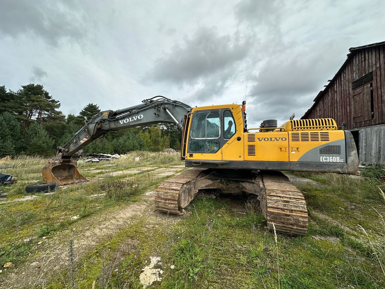 2005 Volvo EC360BLC crawler excavator, side profile view