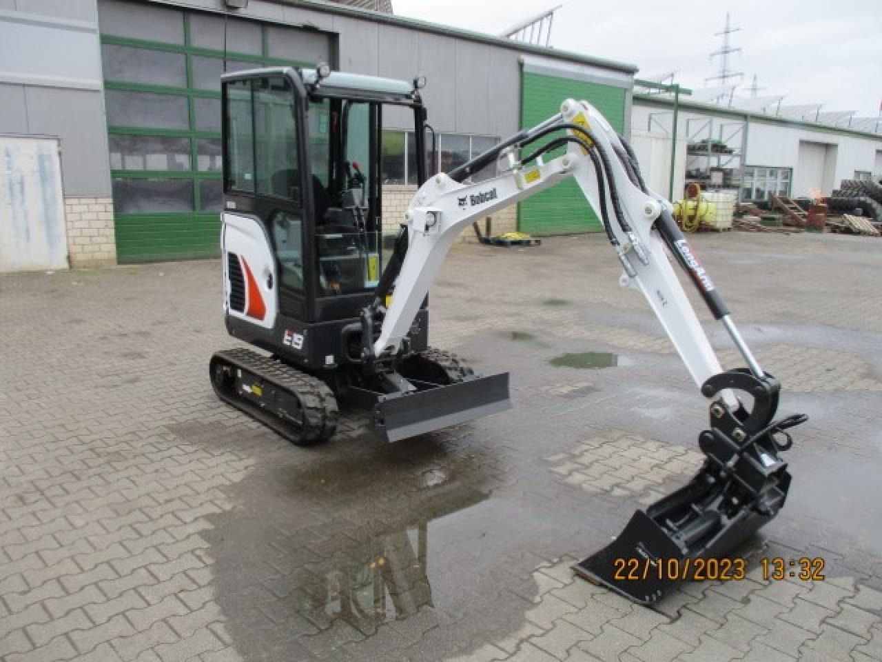 2023 Bobcat E19 V mini excavator, front three-quarter view 2023 Bobcat E19 V mini excavator, front three-quarter view