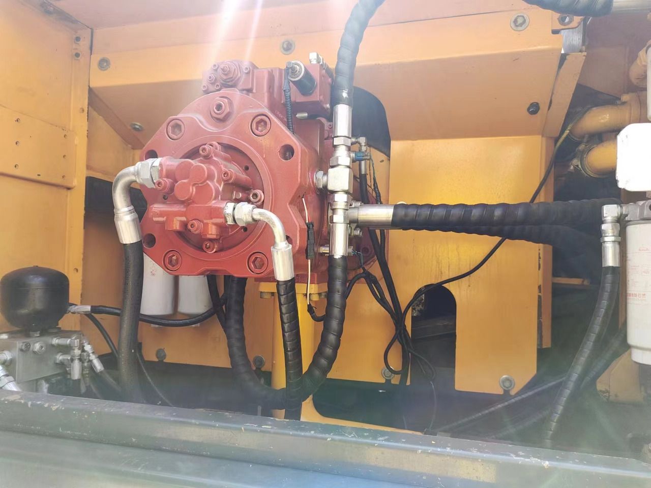2018 Hyundai R385LC-9T crawler excavator hydraulic pump detail 2018 Hyundai R385LC-9T crawler excavator hydraulic pump detail