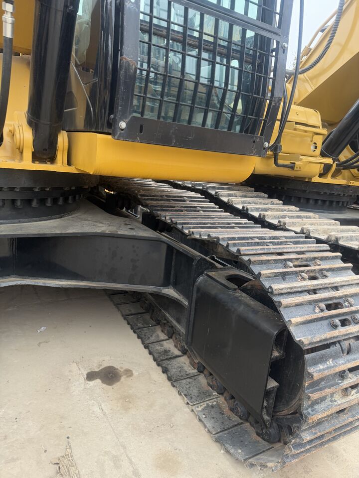 2024 Caterpillar 336D crawler excavator undercarriage and cab view