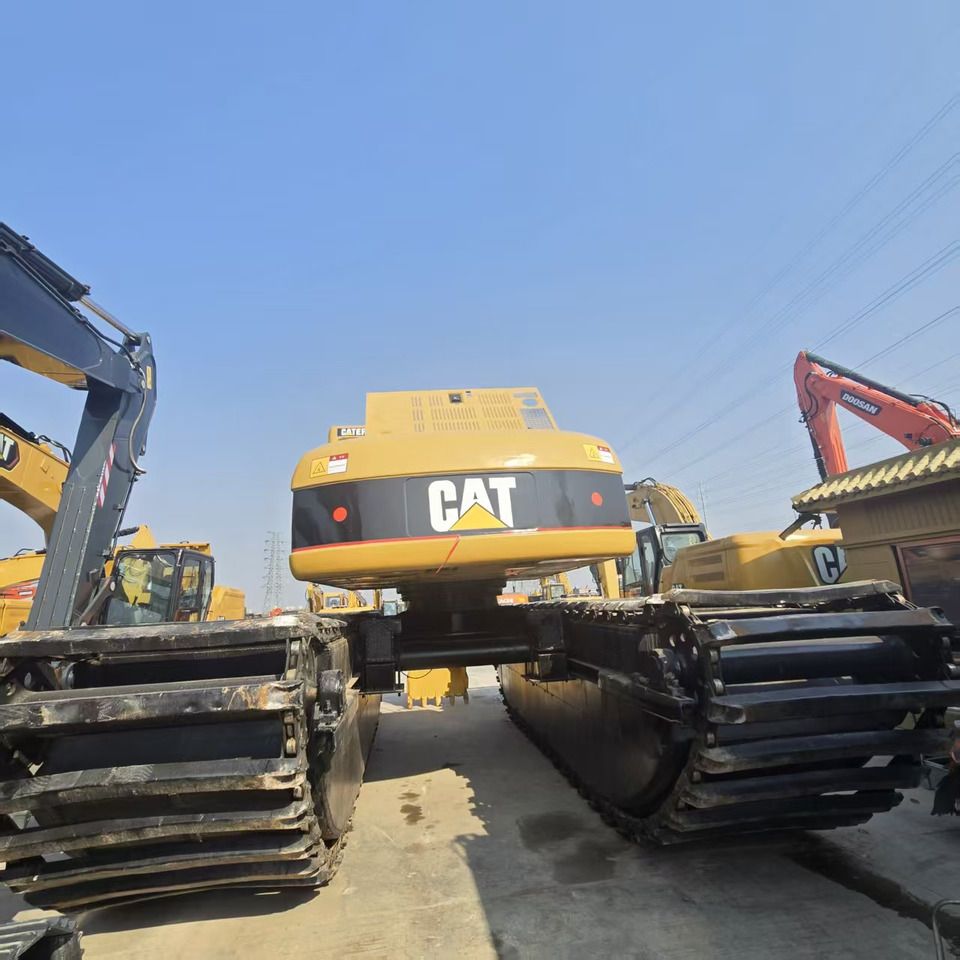 2021 Caterpillar 320C Amphibious Excavator, rear view 2021 Caterpillar 320C Amphibious Excavator, rear view