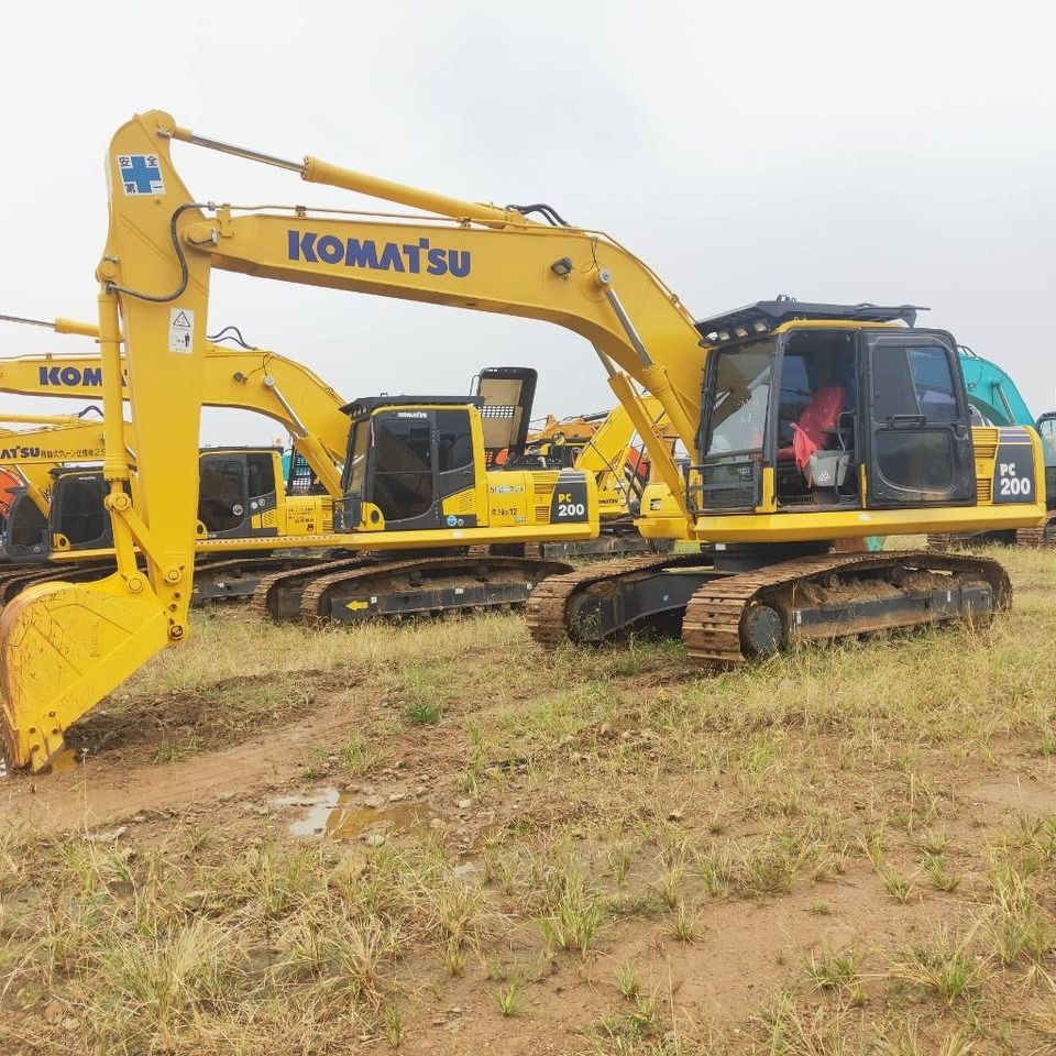 Pelle sur chenilles Komatsu PC200-8 2024, vue latérale Pelle sur chenilles Komatsu PC200-8 2024, vue latérale