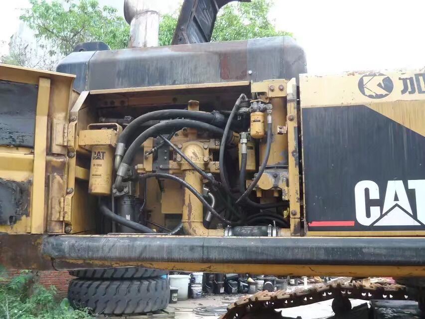 2011 Caterpillar 345BL crawler excavator engine compartment view 2011 Caterpillar 345BL crawler excavator engine compartment view