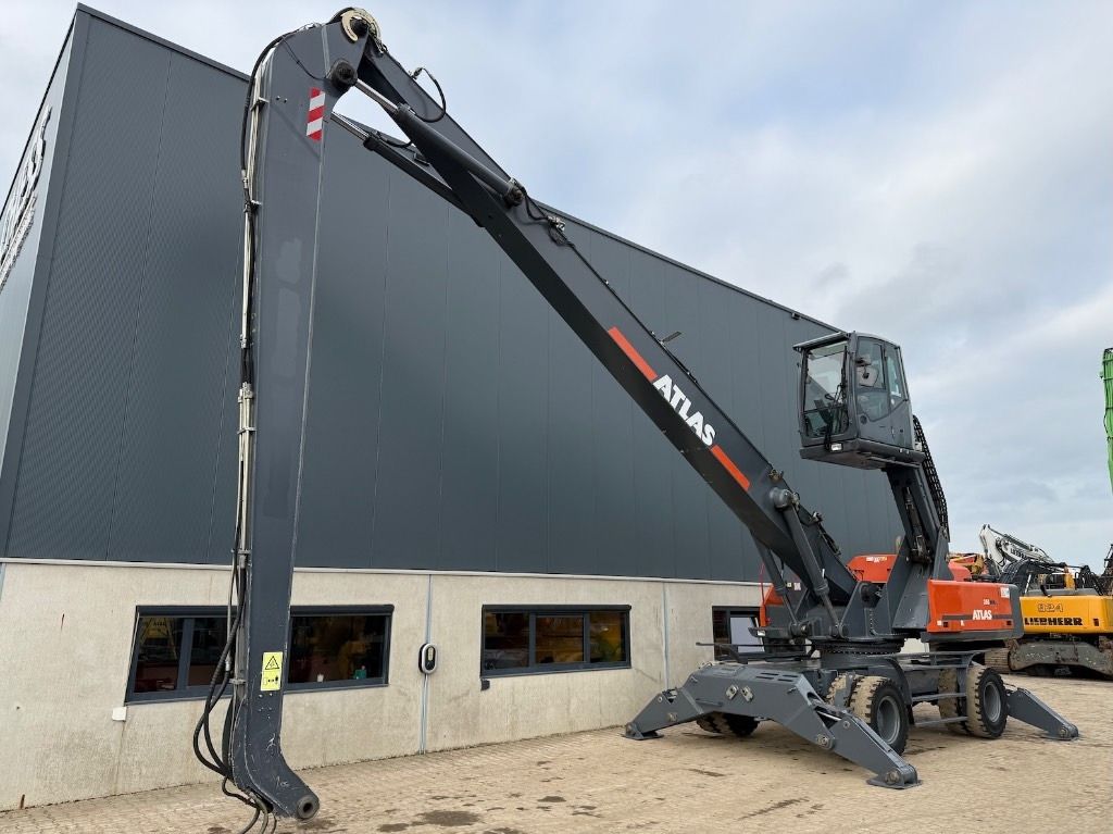 2018 Atlas 350MH material handler, side view 2018 Atlas 350MH material handler, side view