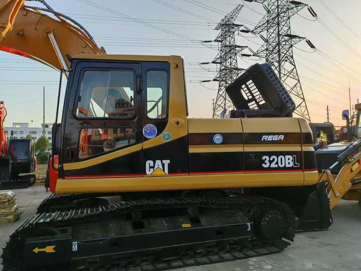 Excavadora de orugas Caterpillar 320BL 2015 vista lateral Excavadora de orugas Caterpillar 320BL 2015 vista lateral