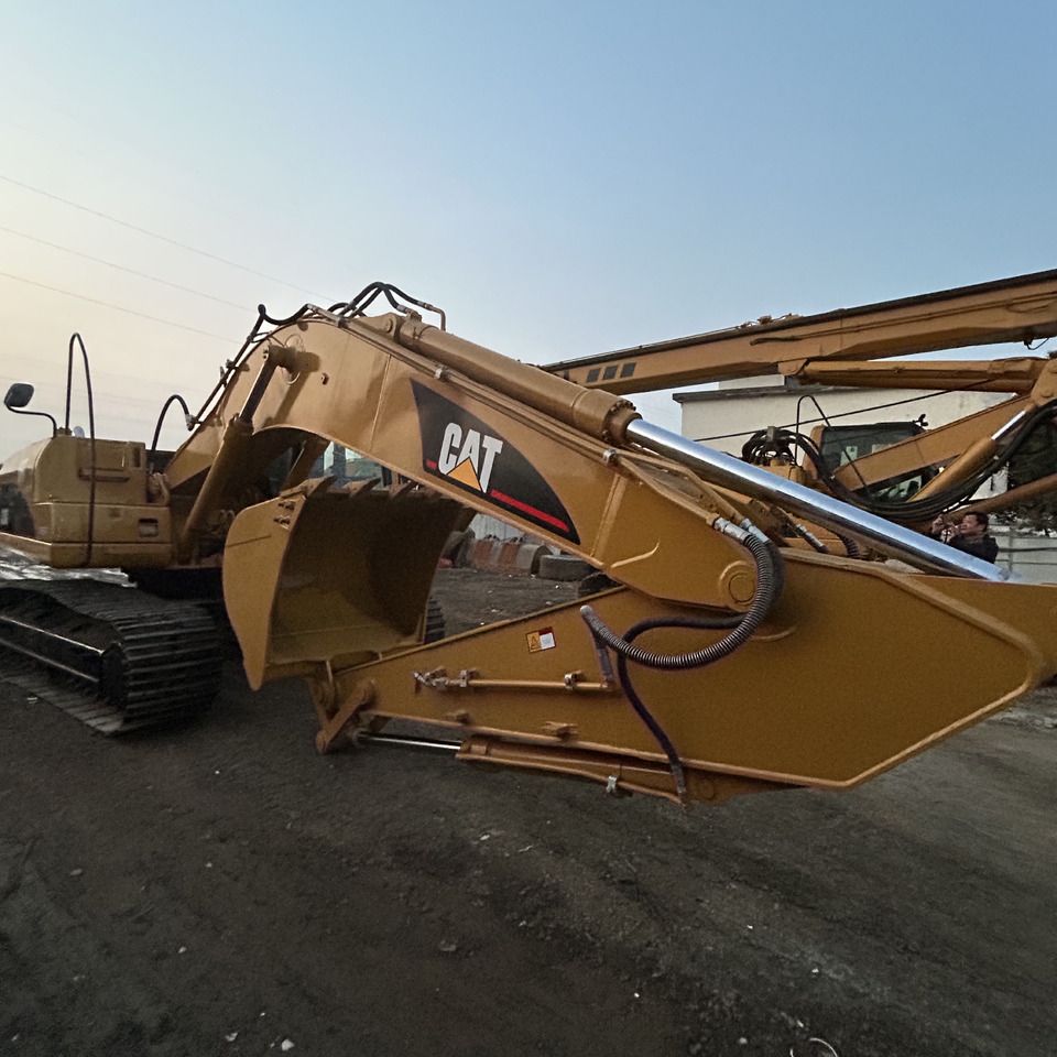 2022 Caterpillar 320C excavator, side view of boom and bucket 2022 Caterpillar 320C excavator, side view of boom and bucket