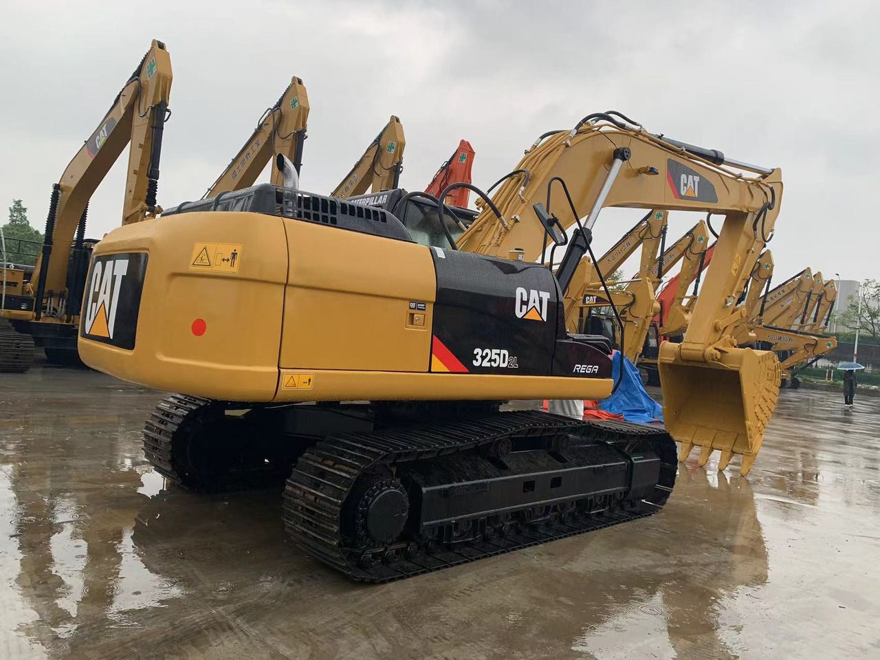 2020 Caterpillar 325D2L crawler excavator, rear three-quarter view 2020 Caterpillar 325D2L crawler excavator, rear three-quarter view