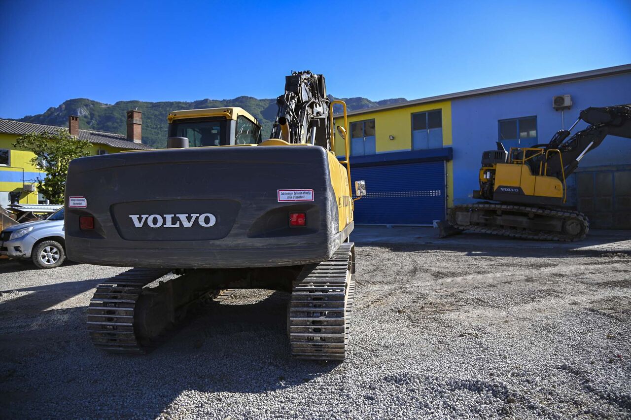 2007 Volvo EC210CNL crawler excavator, rear view 2007 Volvo EC210CNL crawler excavator, rear view