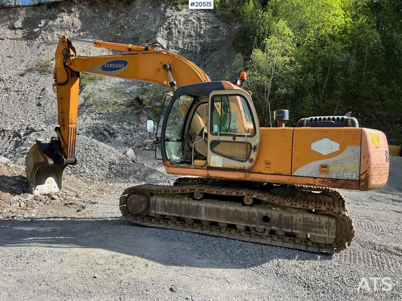 1999 Samsung SE210 LC-3 crawler excavator side view 1999 Samsung SE210 LC-3 crawler excavator side view