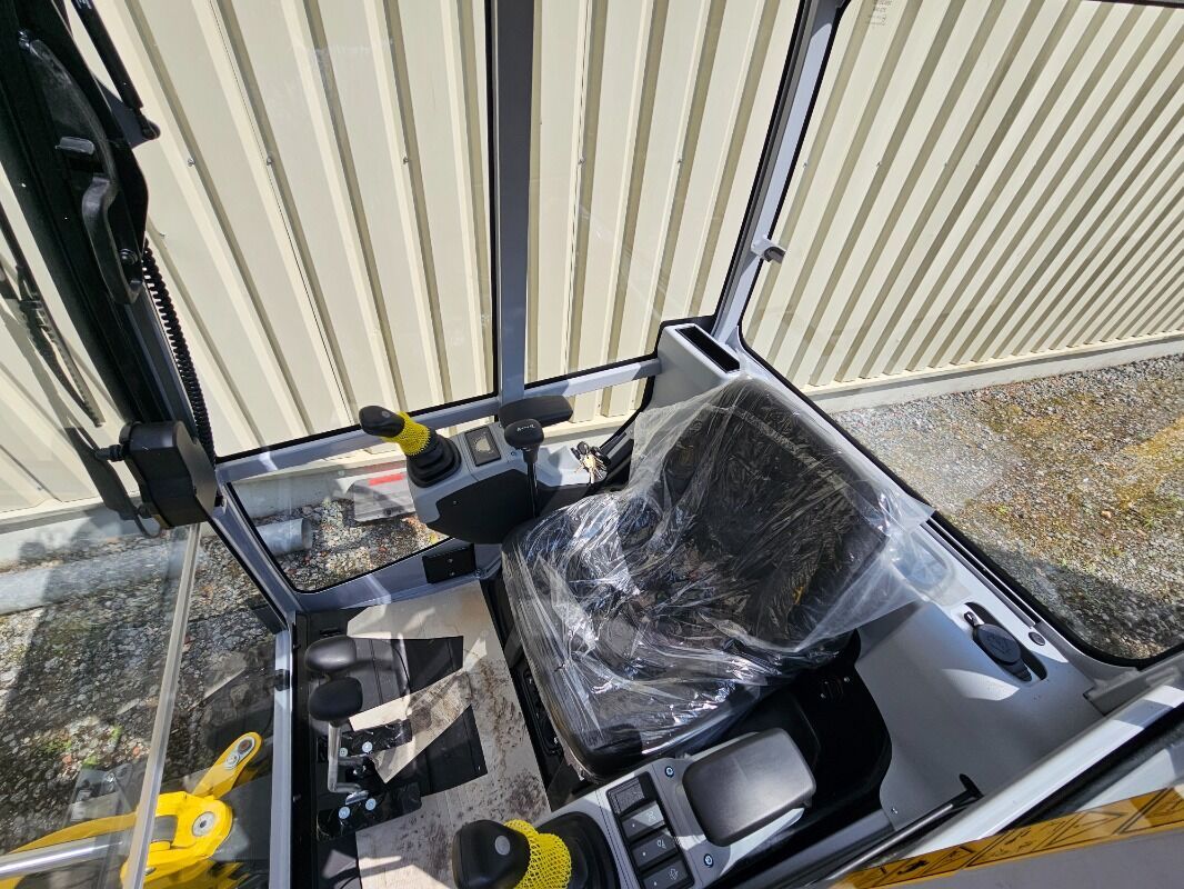 2023 Wacker Neuson ET16 mini excavator interior view 2023 Wacker Neuson ET16 mini excavator interior view