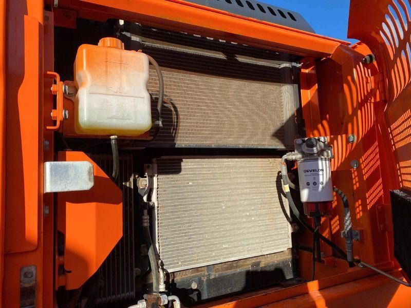 2017 Doosan DX225LC crawler excavator engine compartment view 2017 Doosan DX225LC crawler excavator engine compartment view