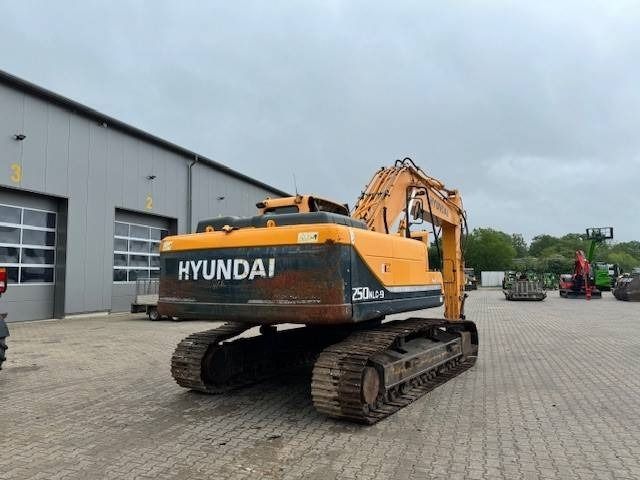2011 Hyundai R250NLC-9 crawler excavator, rear three-quarter view 2011 Hyundai R250NLC-9 crawler excavator, rear three-quarter view