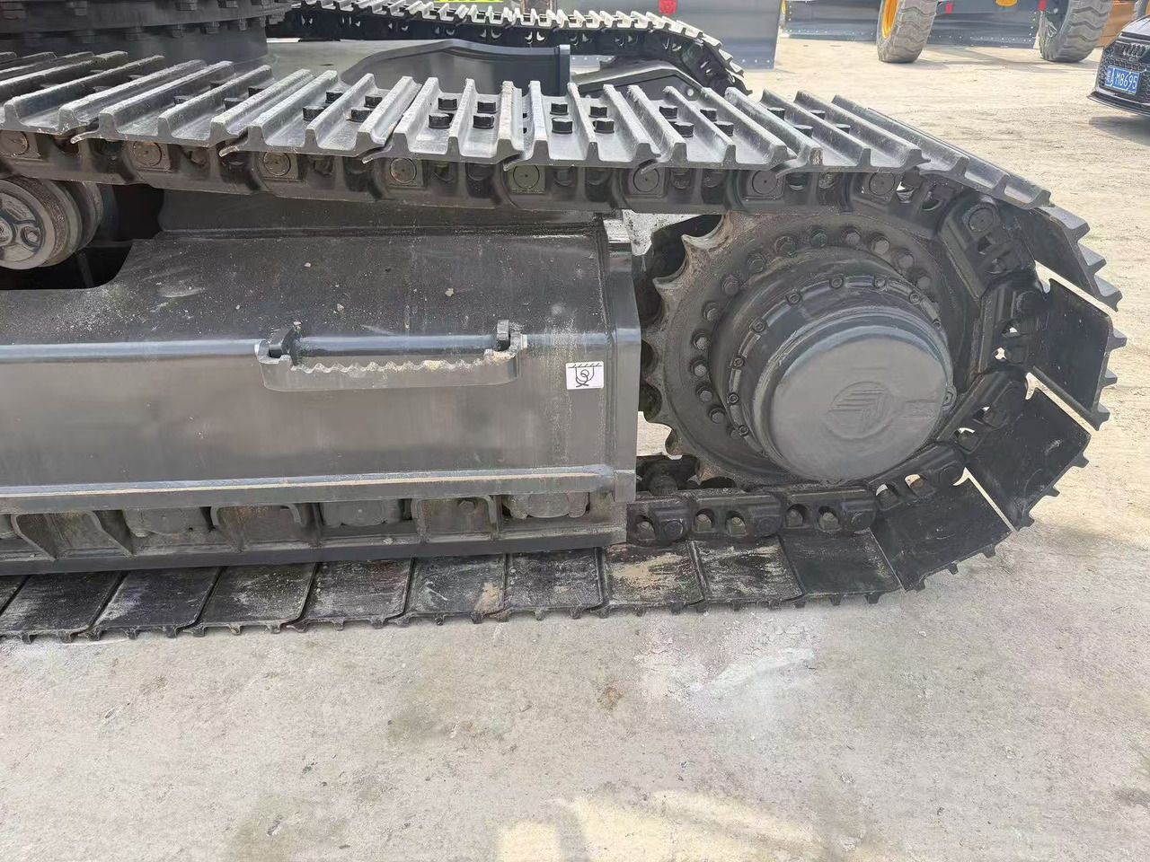 2023 Volvo EC480 crawler excavator track assembly detail 2023 Volvo EC480 crawler excavator track assembly detail