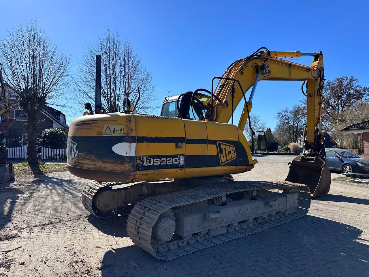 2007 JCB JS220LC crawler excavator, rear three-quarter view 2007 JCB JS220LC crawler excavator, rear three-quarter view