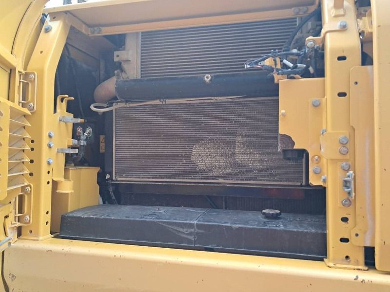 2018 Komatsu HB365LC-3 crawler excavator engine compartment view 2018 Komatsu HB365LC-3 crawler excavator engine compartment view