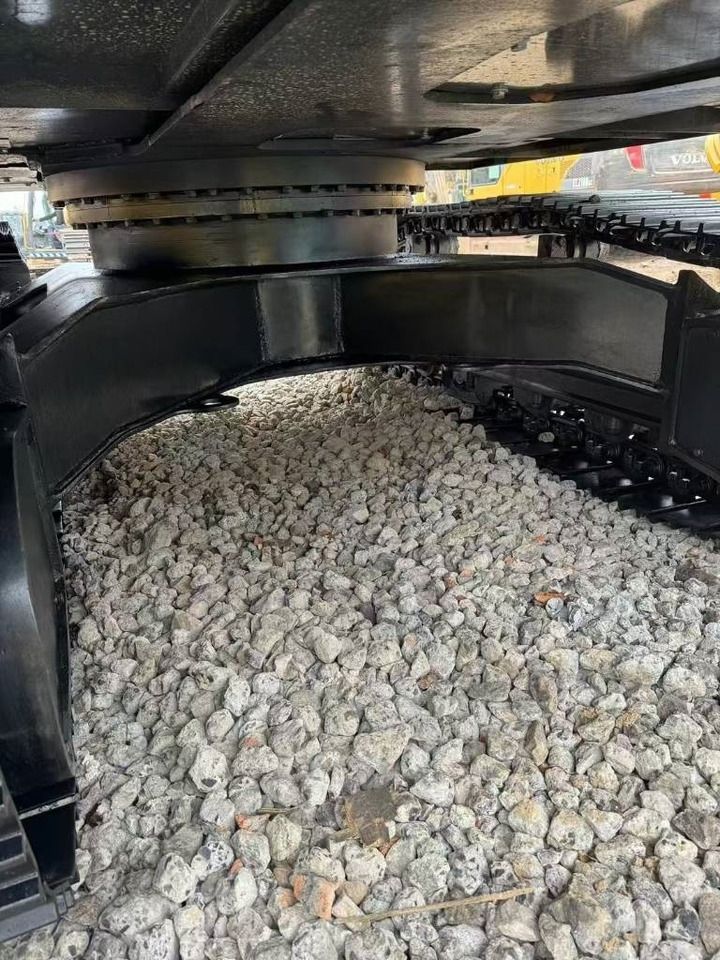 2025 Kobelco SK200 crawler excavator undercarriage view 2025 Kobelco SK200 crawler excavator undercarriage view