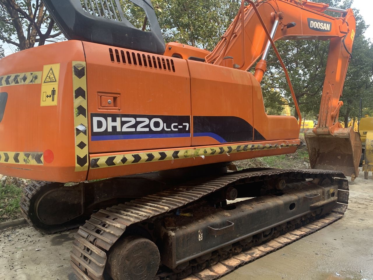2012 Doosan DH220LC-7 crawler excavator, side view
