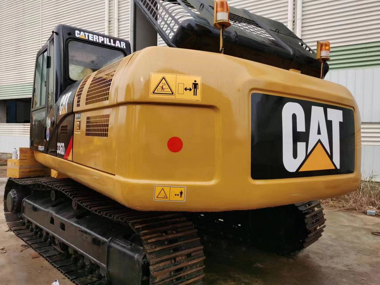 2018 Caterpillar 336D2 crawler excavator rear three-quarter view 2018 Caterpillar 336D2 crawler excavator rear three-quarter view