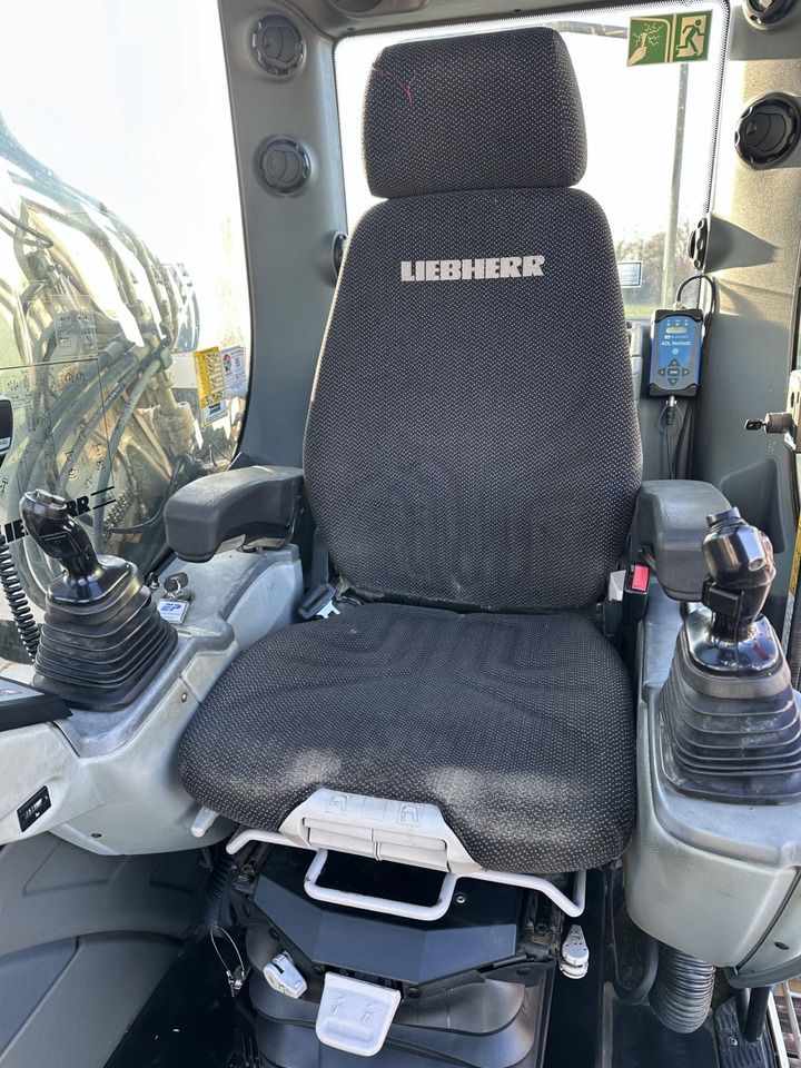 2013 Liebherr R924LC crawler excavator interior cab view 2013 Liebherr R924LC crawler excavator interior cab view