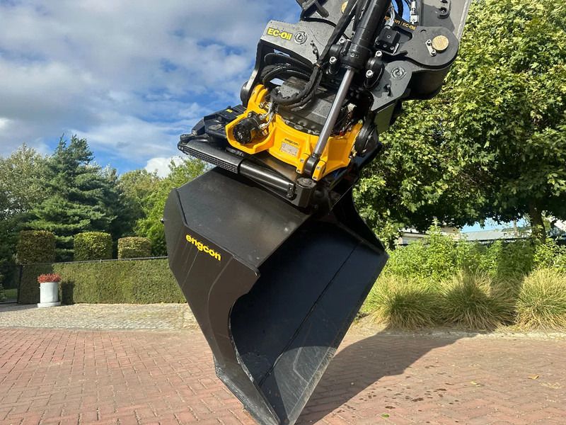 2025 Volvo EWR170E wheel excavator Engcon tiltrotator and bucket detail