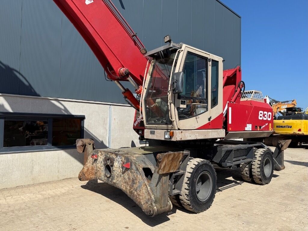 2004 Sennebogen 830M material handler, front three-quarter view 2004 Sennebogen 830M material handler, front three-quarter view