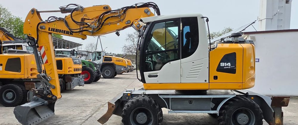 2017 Liebherr A914 COMPACT wheel excavator side view 2017 Liebherr A914 COMPACT wheel excavator side view