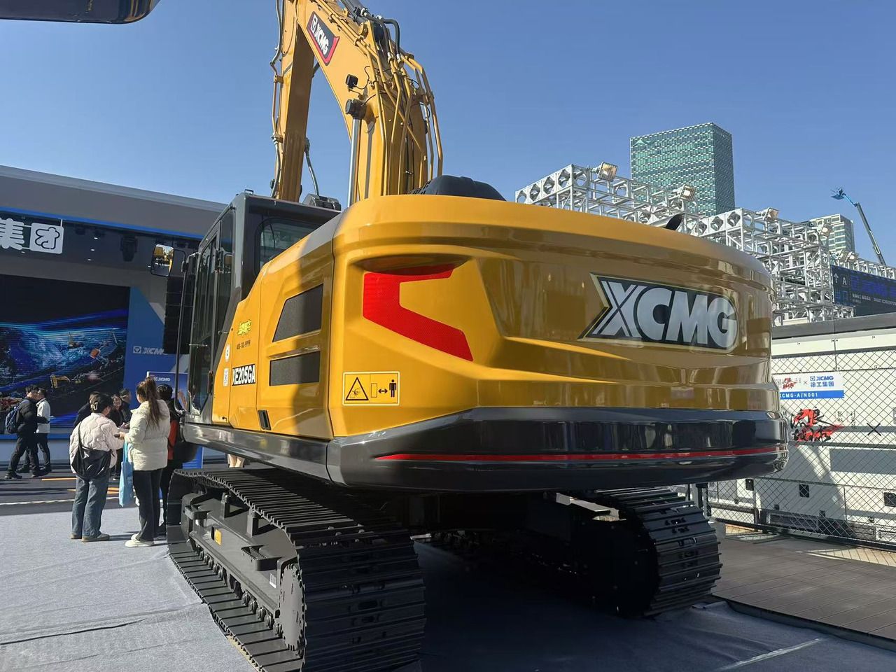 2023 XCMG XE205GA crawler excavator rear three-quarter view 2023 XCMG XE205GA crawler excavator rear three-quarter view