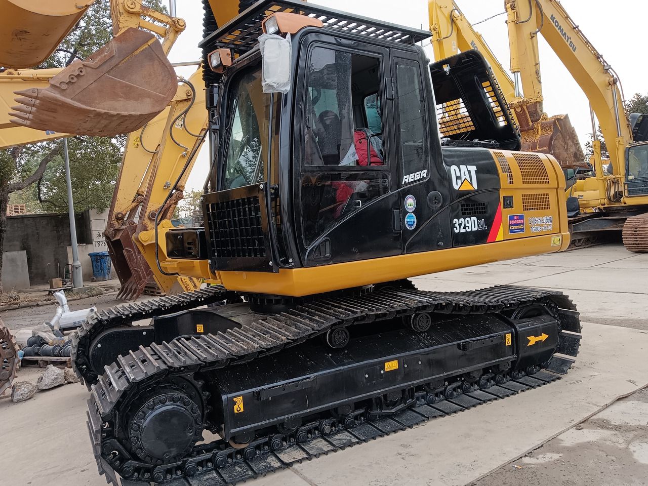 2024 Caterpillar 329D2L crawler excavator, side view 2024 Caterpillar 329D2L crawler excavator, side view