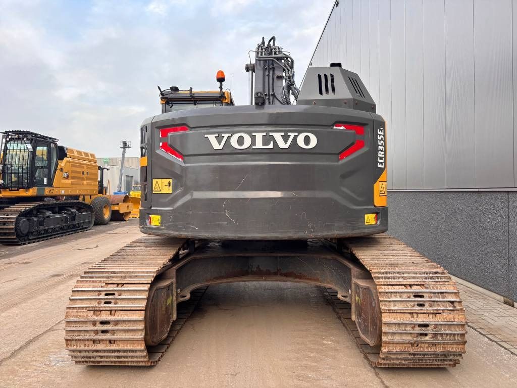 2018 Volvo ECR355EL crawler excavator rear view 2018 Volvo ECR355EL crawler excavator rear view