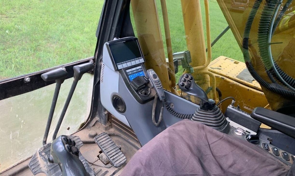 2006 Komatsu PC210LC-8 crawler excavator interior cab view 2006 Komatsu PC210LC-8 crawler excavator interior cab view