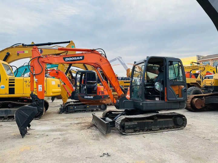 2022 Doosan DH60-7 crawler excavator, side view 2022 Doosan DH60-7 crawler excavator, side view