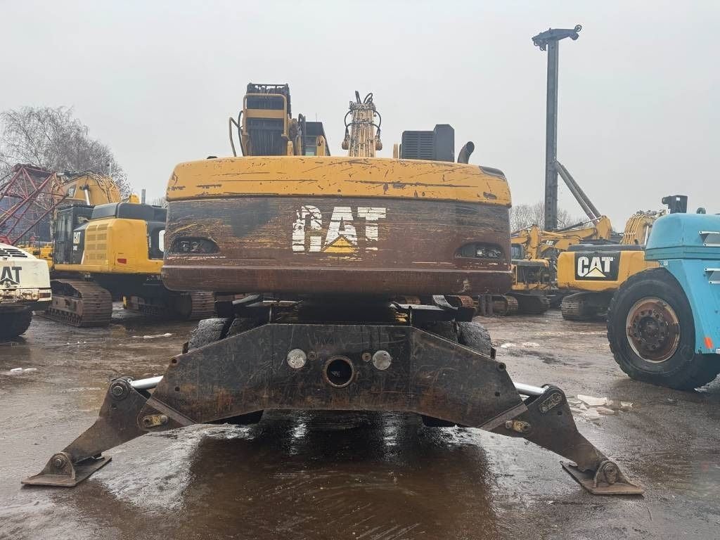 2005 Caterpillar M322C material handler rear view