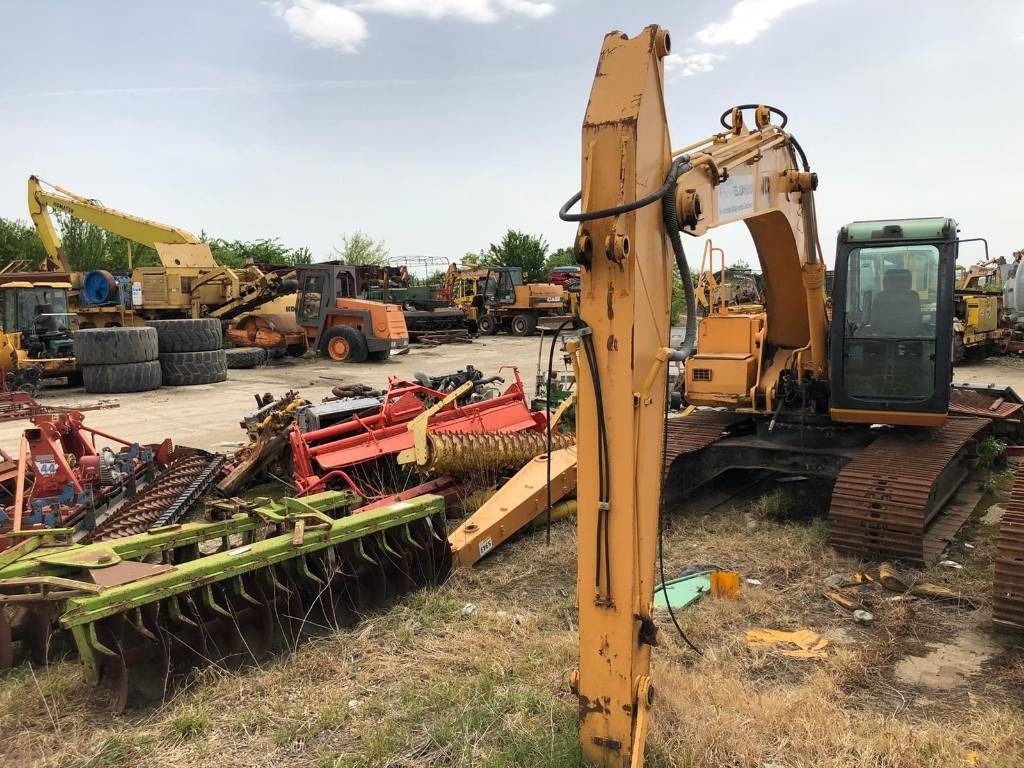 1998 JCB JS103 crawler excavator, front three-quarter view