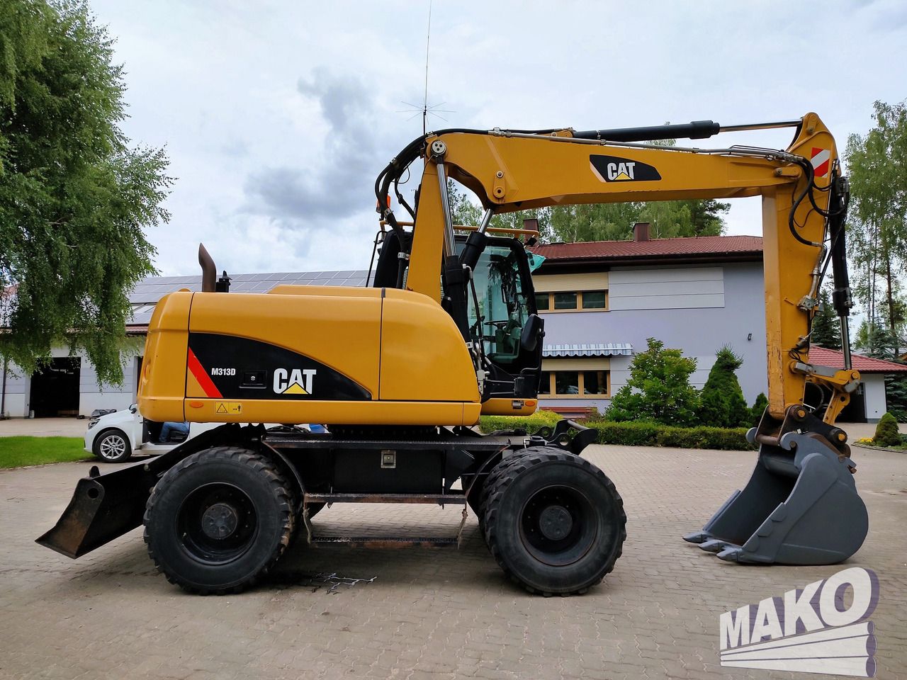 2016 Caterpillar M313D wheel excavator side view 2016 Caterpillar M313D wheel excavator side view