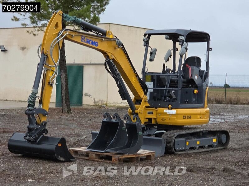 2023 XCMG XE35E mini excavator, side view 2023 XCMG XE35E mini excavator, side view