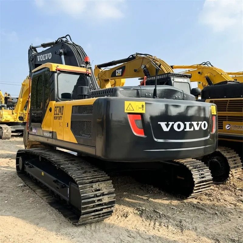 Volvo EC240 crawler excavator, rear three-quarter view Volvo EC240 crawler excavator, rear three-quarter view