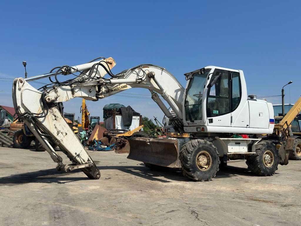 2008 New Holland MH-PLUS wheel excavator side view 2008 New Holland MH-PLUS wheel excavator side view