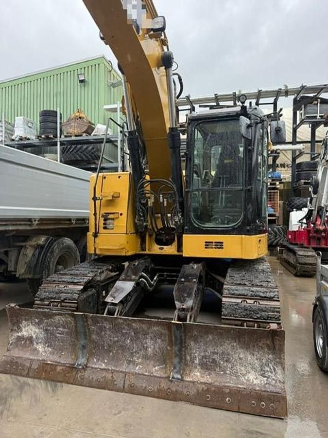 2016 Caterpillar 315FLCR crawler excavator front view with blade 2016 Caterpillar 315FLCR crawler excavator front view with blade
