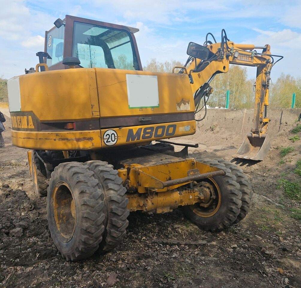 2002 Hydrema M800 wheel excavator, rear three-quarter view