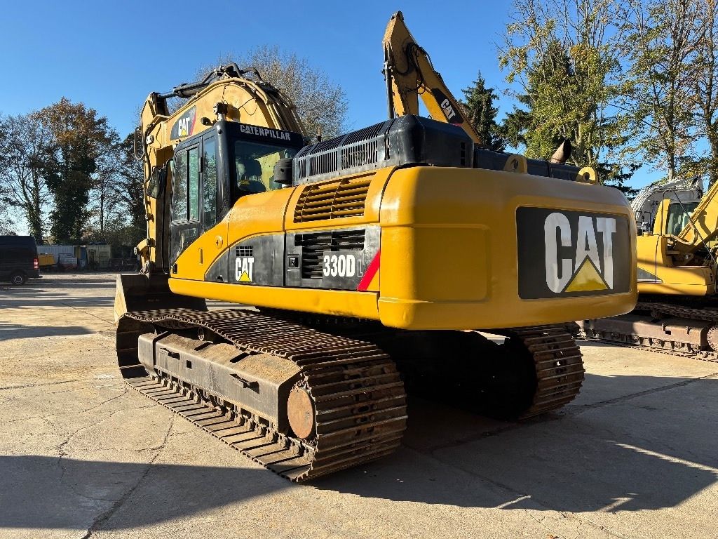 2007 Caterpillar 330DL crawler excavator, rear three-quarter view 2007 Caterpillar 330DL crawler excavator, rear three-quarter view