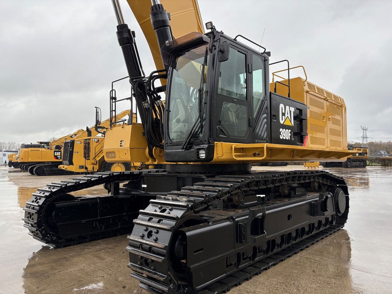 2020 Caterpillar 390F L crawler excavator front three-quarter view