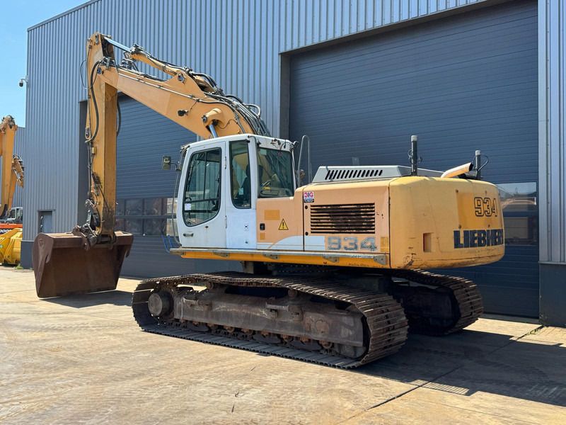 2006 Liebherr R934C crawler excavator, rear three-quarter view