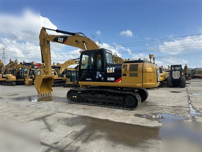 Caterpillar 320D Raupenbagger (2023) Seitenansicht Caterpillar 320D Raupenbagger (2023) Seitenansicht
