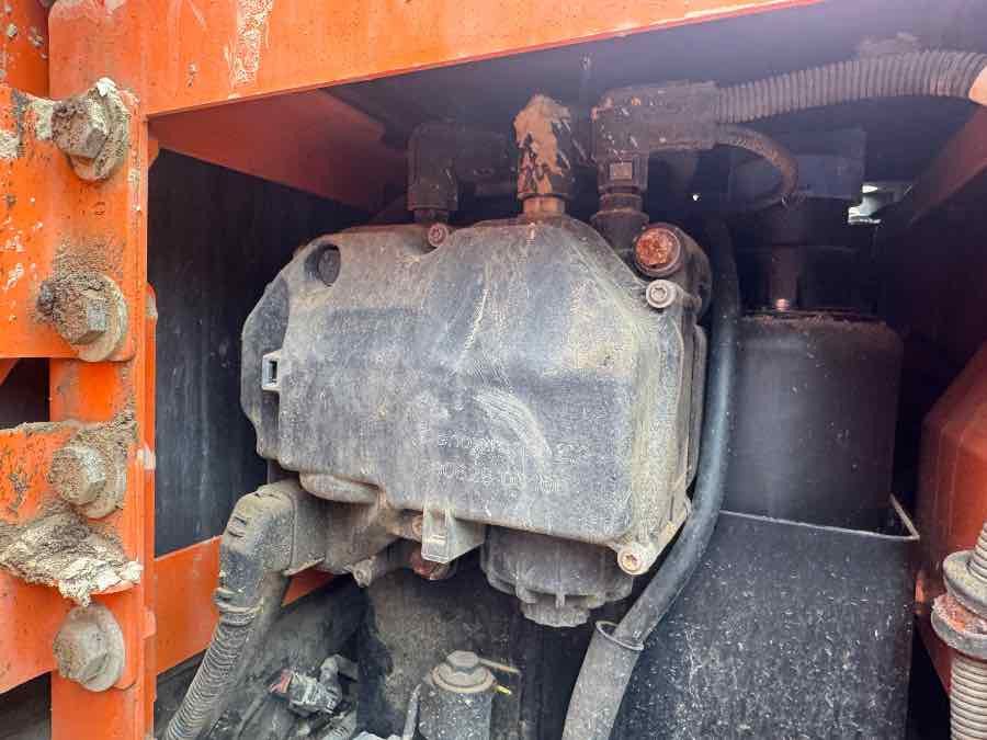 2016 Doosan DX255LC-5 crawler excavator engine component detail 2016 Doosan DX255LC-5 crawler excavator engine component detail